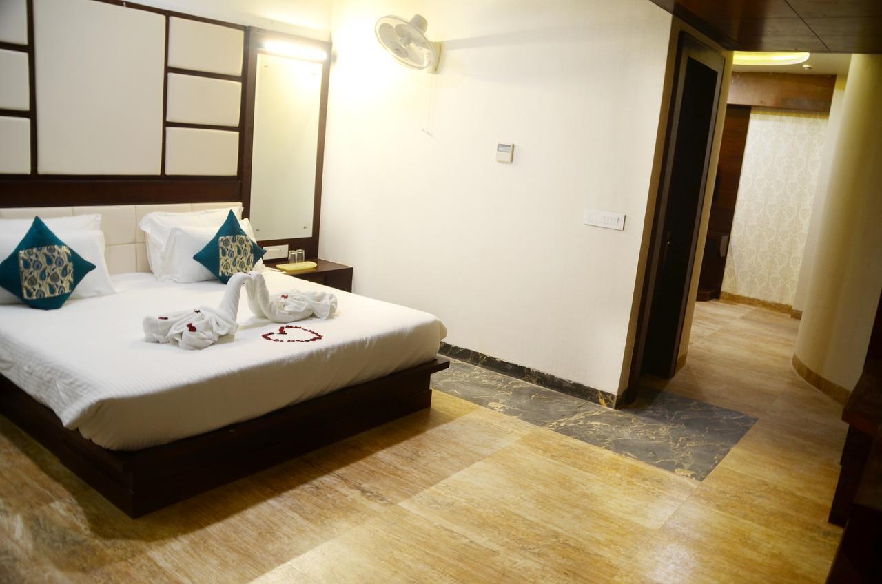 The Land Mark Varanasi Exterior foto